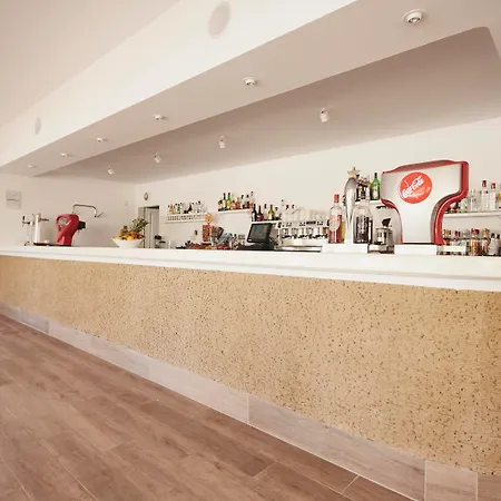 מלון Invisa Club Cala Blanca