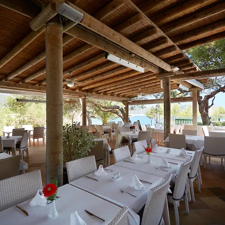 Invisa Club Cala Blanca Otel 3*
