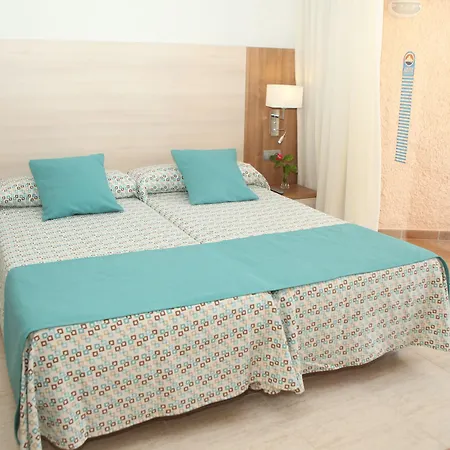 Invisa Club Cala Blanca Otel 3*