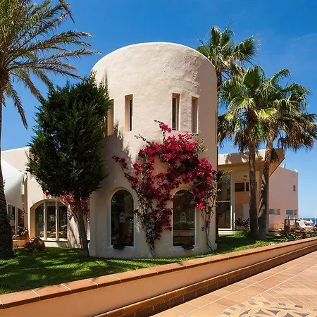 Invisa Club Cala Blanca מלון